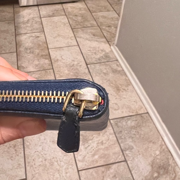 Pre-loved Authentic Prada Zip Wallet - Picture 8 of 12